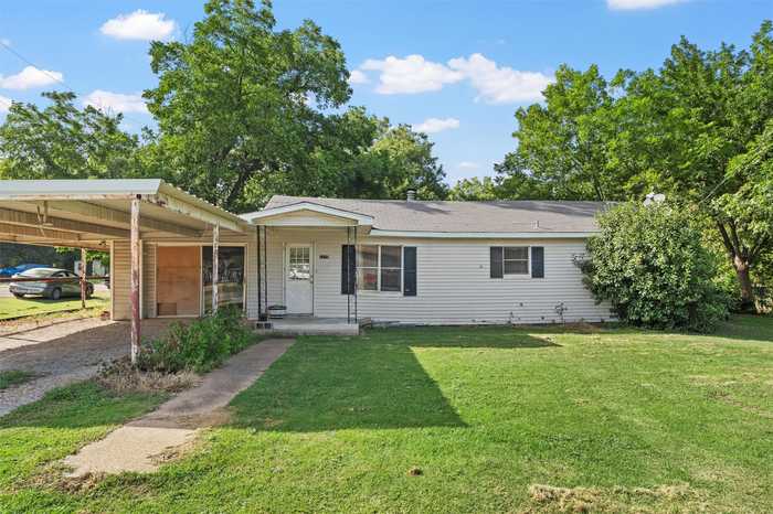 photo 1: 1215 W 9th Street, Clifton TX 76634