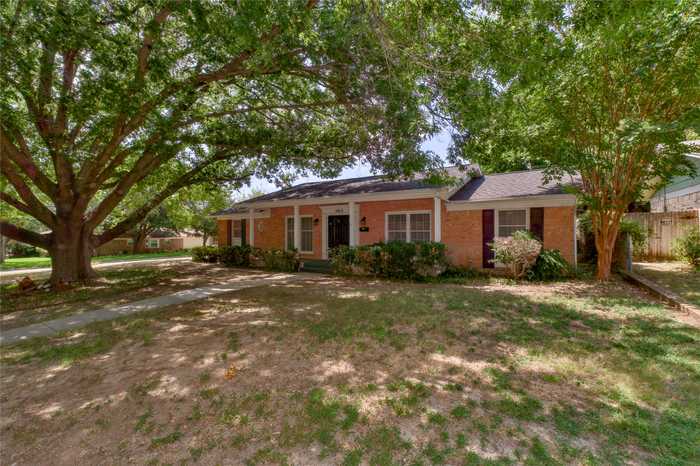 photo 2: 5812 Starlight Drive, Haltom City TX 76117