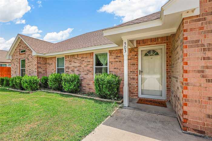 photo 2: 503 E Kentucky Street, Chico TX 76431