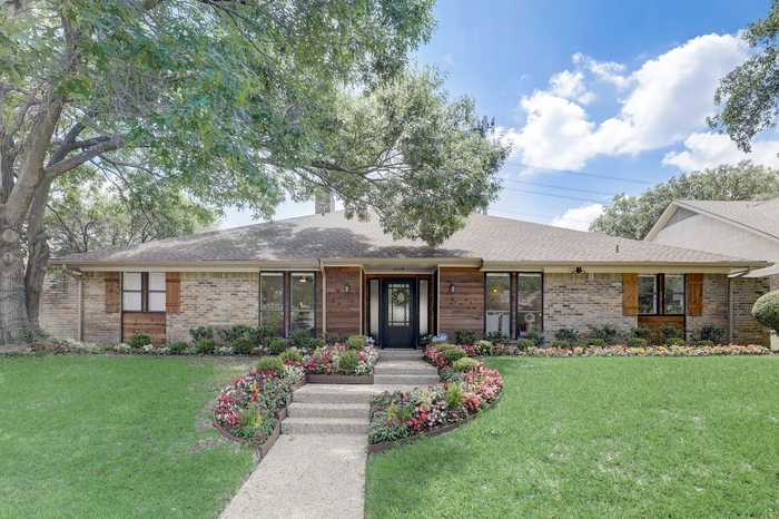 photo 1: 9522 Hilldale Drive, Dallas TX 75231