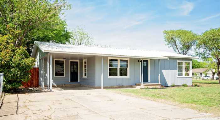 photo 2: 227 E College Street, Jacksboro TX 76458