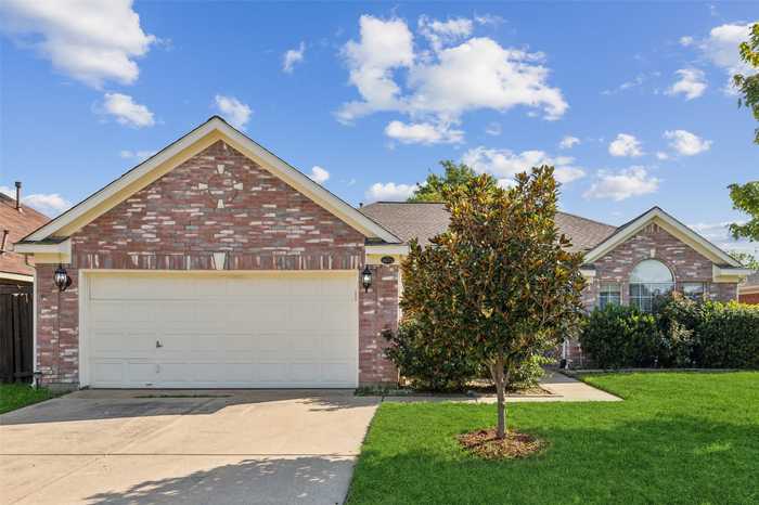 photo 2: 5673 Rockport Lane, Haltom City TX 76137