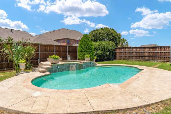 photo 2: 4101 Choctaw Drive, Carrollton TX 75010