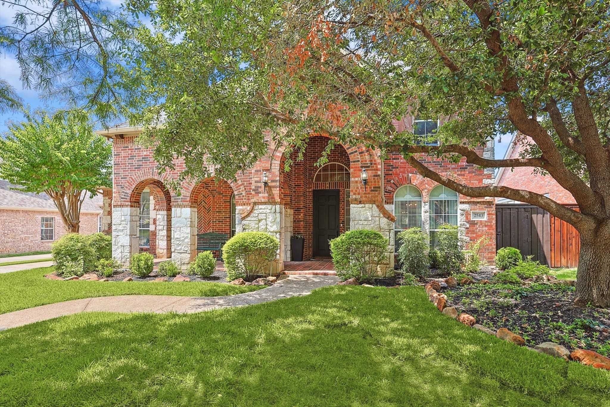 photo 3: 2543 Sir Tristram Lane, Lewisville TX 75056