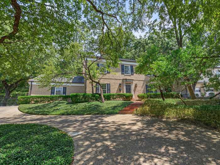 photo 2: 3005 Harlanwood Drive, Fort Worth TX 76109