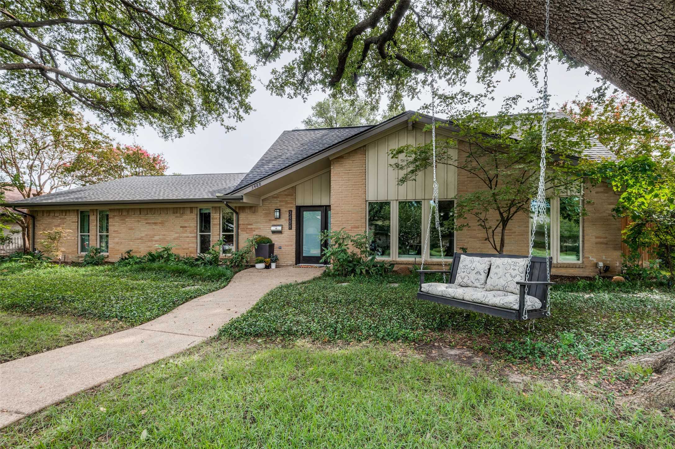 photo 2: 3488 Webb Garden Drive, Dallas TX 75229