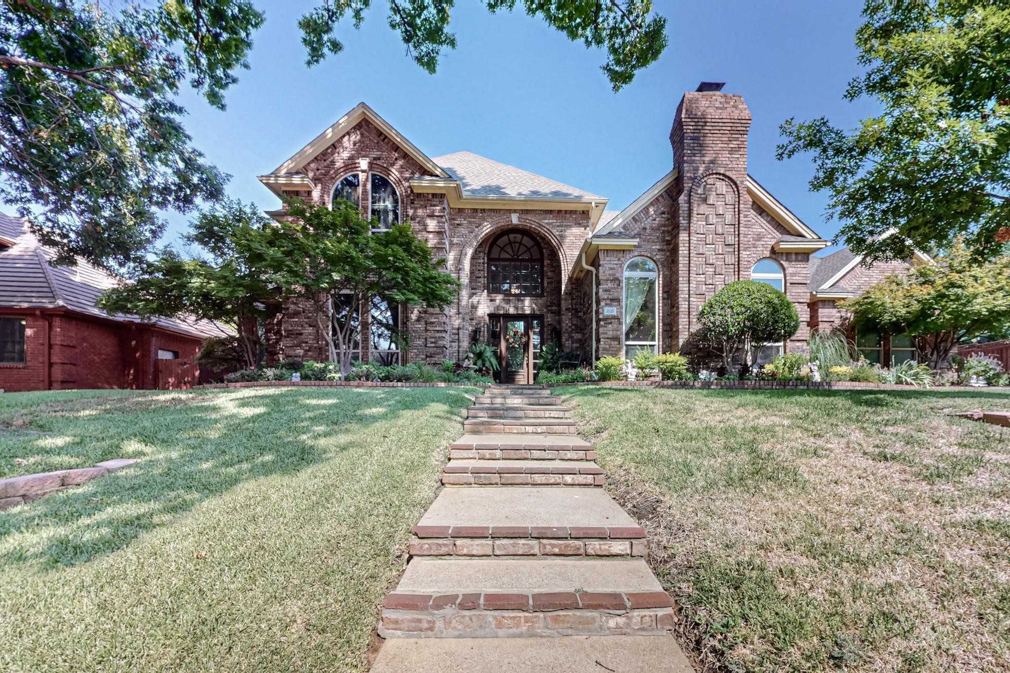 photo 1: 2121 Bay Club Drive, Arlington TX 76013