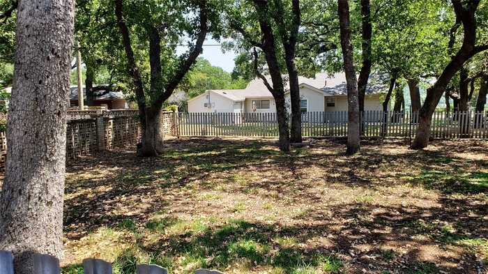 photo 2: 1220 NW 7th Avenue, Mineral Wells TX 76067