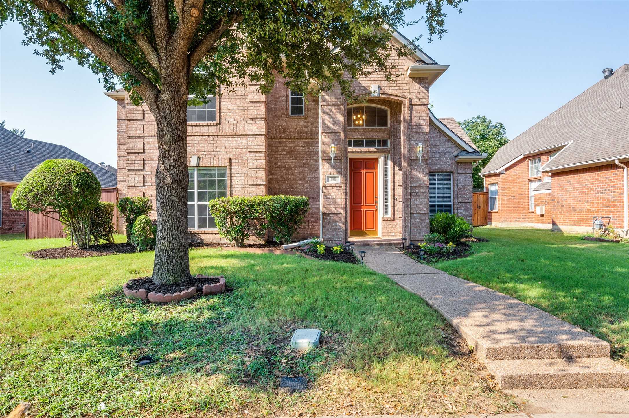 photo 1: 308 Andre Drive, Irving TX 75063