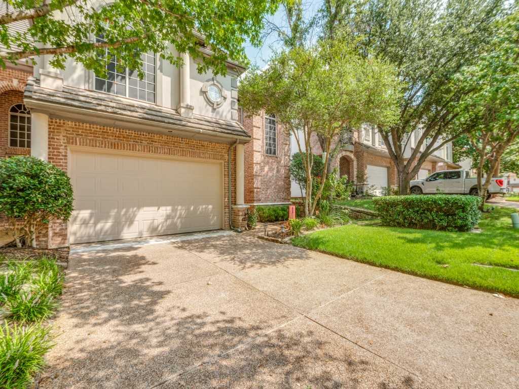 photo 1: 4308 Castle Rock Court, Irving TX 75038