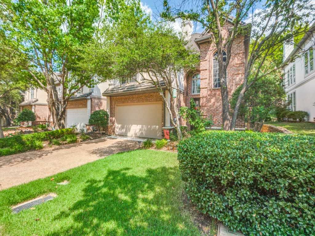 photo 2: 4308 Castle Rock Court, Irving TX 75038