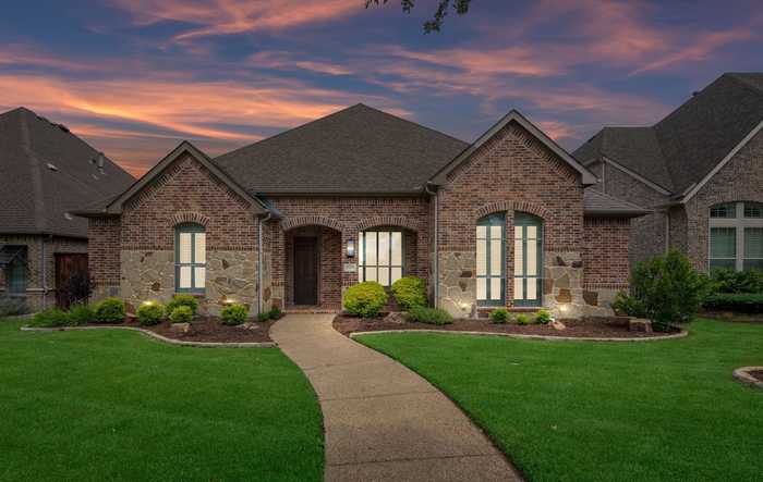 photo 2: 2333 Almsbury Lane, Lewisville TX 75056