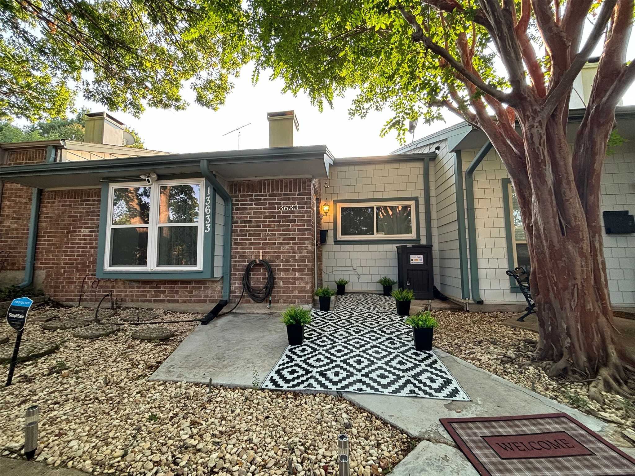 photo 3: 13633 Weald Green Street, Dallas TX 75240