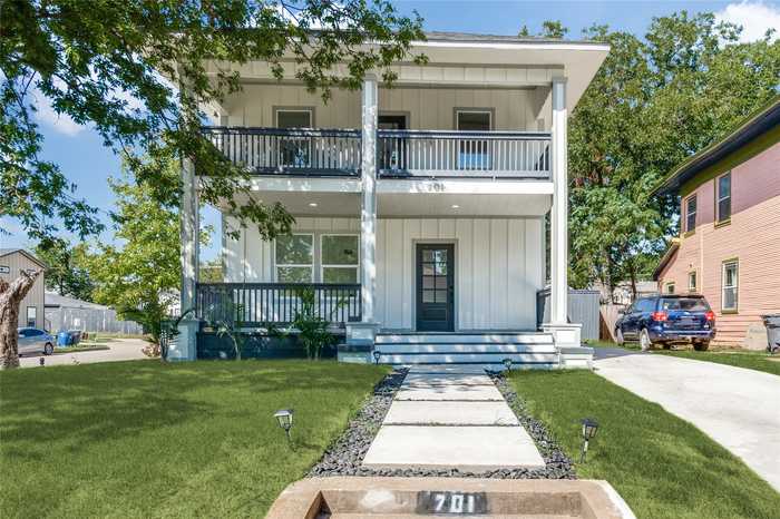 photo 1: 701 Woodlawn Avenue, Dallas TX 75208