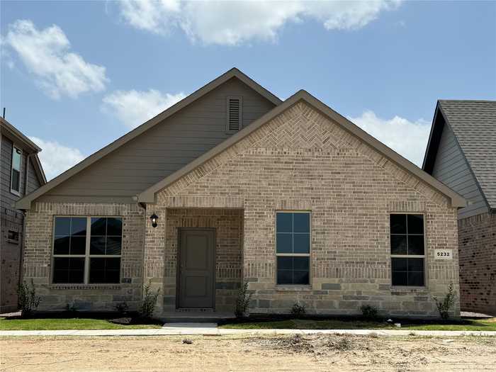 photo 1: 5232 HERITAGE Street, Haltom City TX 76117