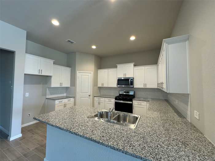 photo 2: 5232 HERITAGE Street, Haltom City TX 76117