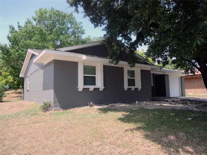 photo 2: 6466 Baraboo Drive, Dallas TX 75241