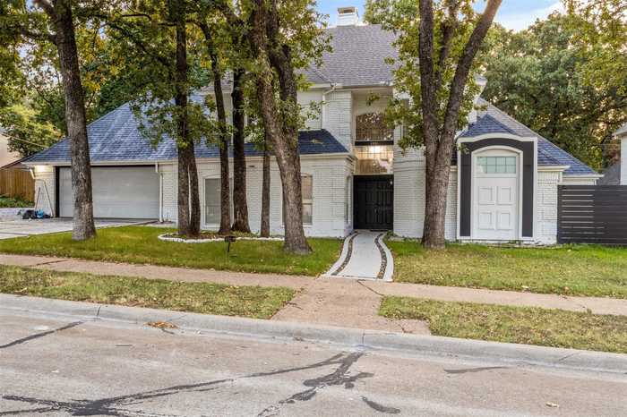 photo 1: 1301 Carver Lane, Irving TX 75061