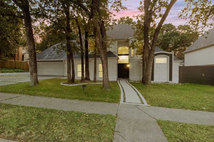 photo 2: 1301 Carver Lane, Irving TX 75061