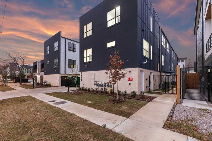 photo 1: 2614 N Carroll Avenue Unit 106, Dallas TX 75204