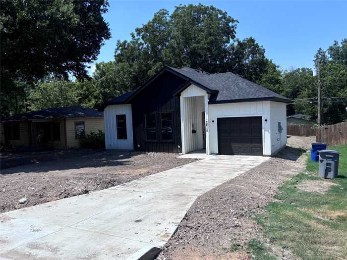 photo 1: 2615 Fatima Avenue, Dallas TX 75241