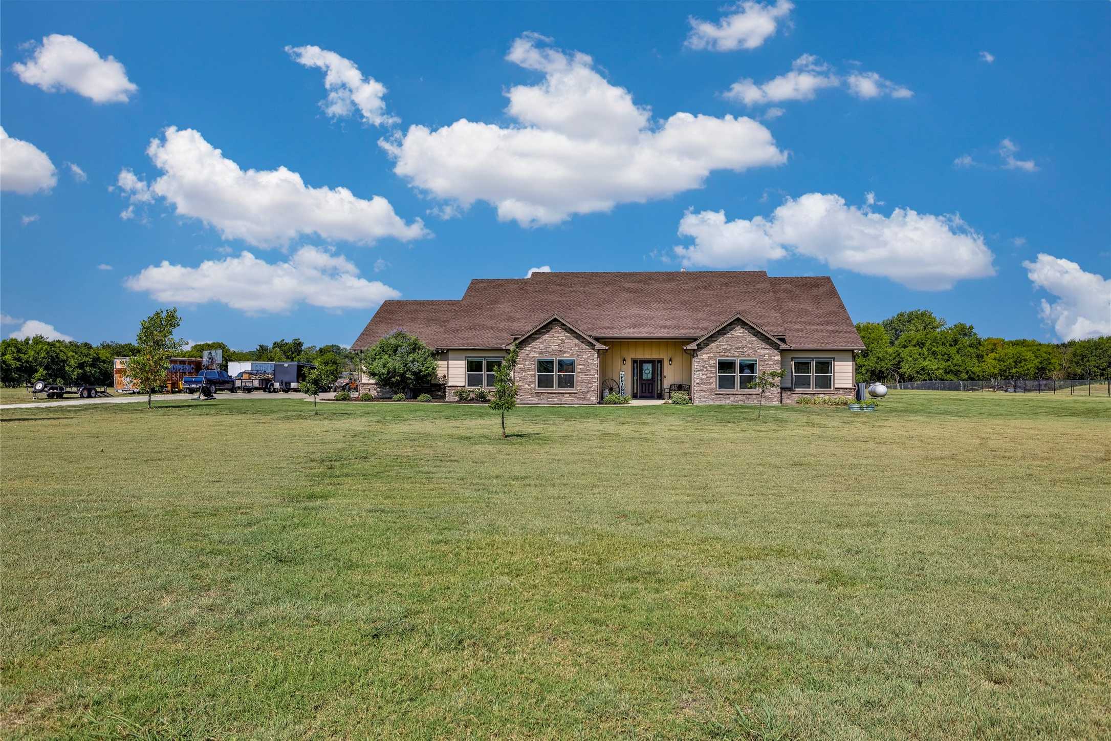 photo 1: 945 S Ritchey Road, Valley View TX 76272