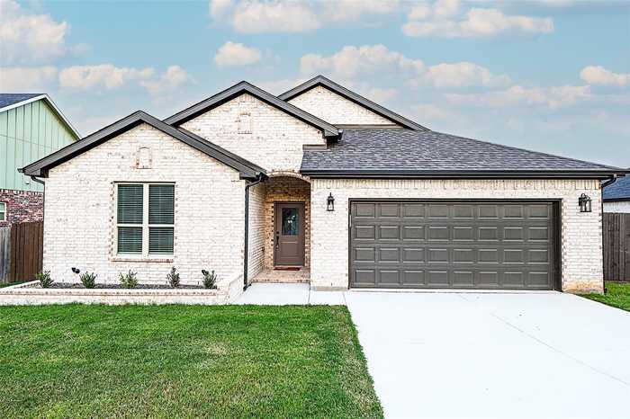 photo 1: 1407 Jefferson Street, Bowie TX 76230