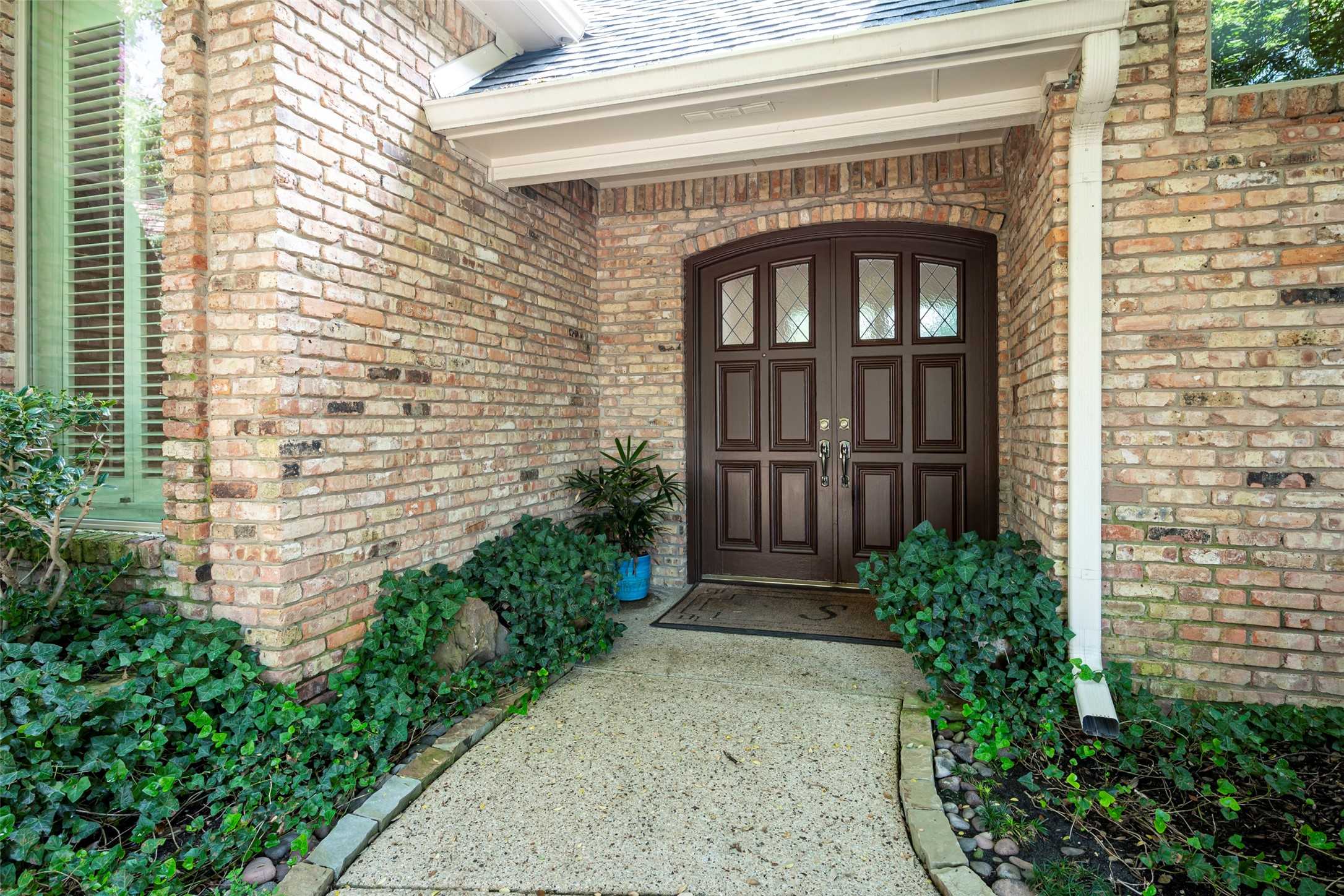 photo 3: 5723 Antares Court, Dallas TX 75252