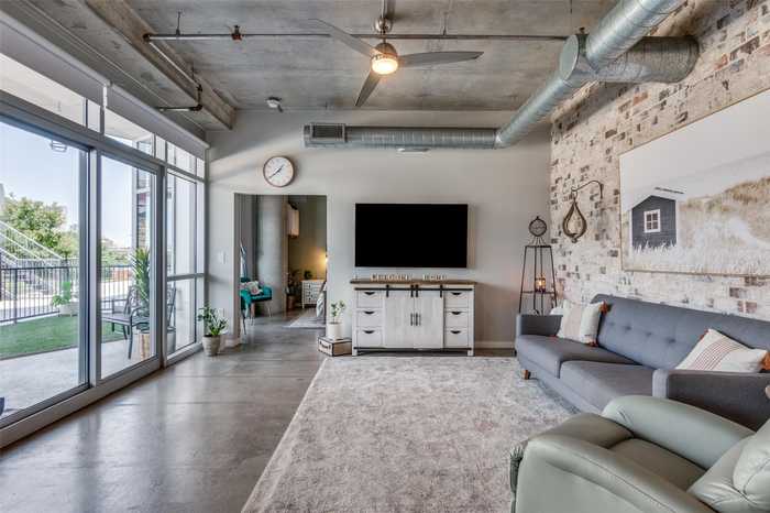 photo 2: 1001 Belleview Street Unit 207, Dallas TX 75215