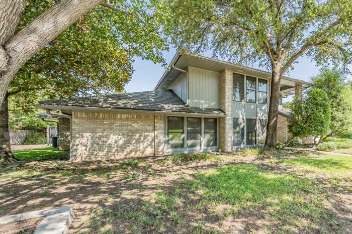 photo 1: 6007 Lakehurst Drive, Arlington TX 76016