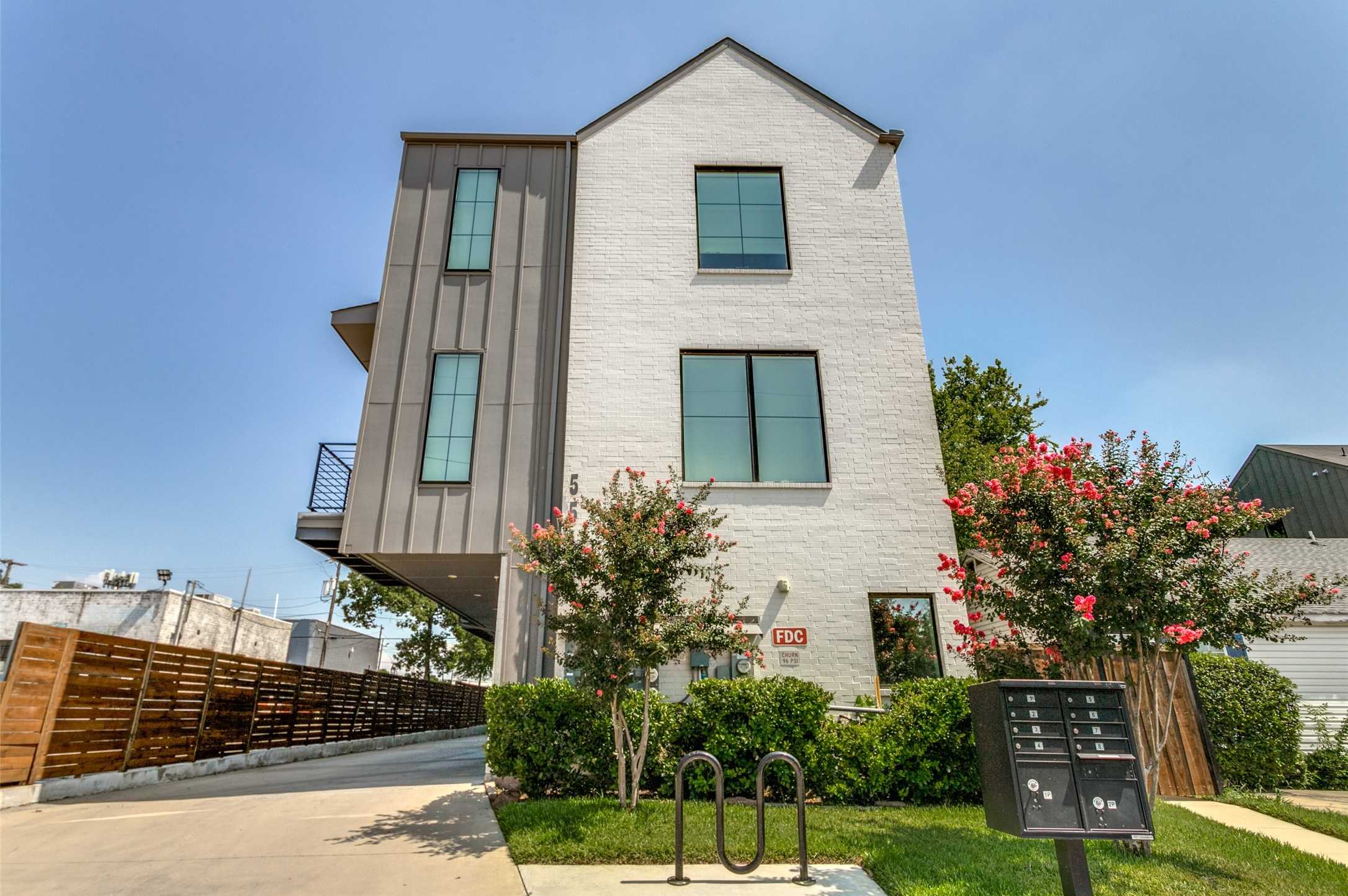 photo 1: 5515 Bryan Parkway Unit 102, Dallas TX 75206