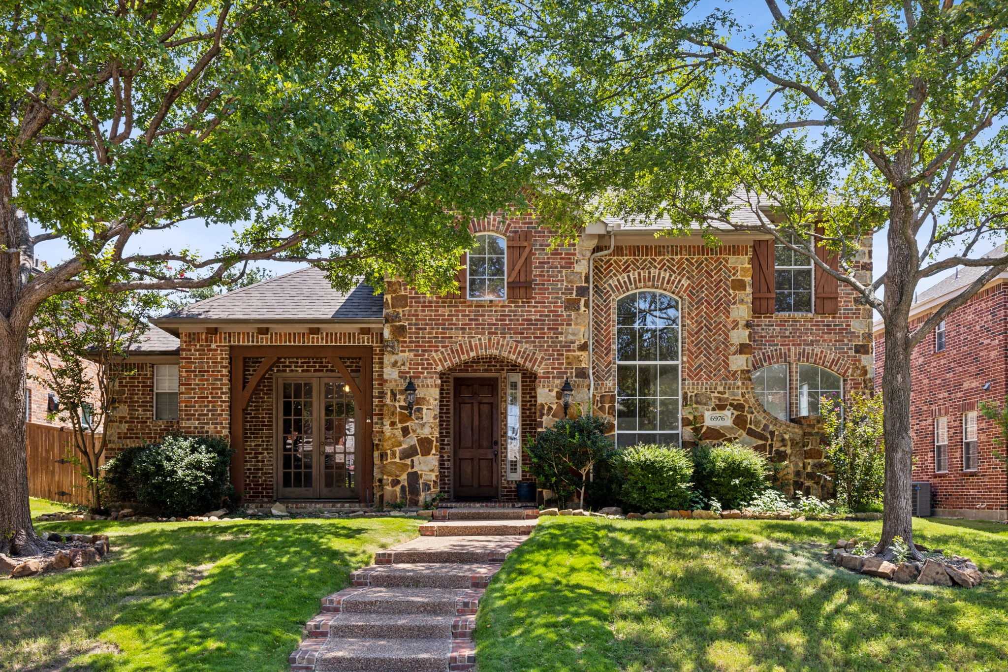 photo 1: 6976 Valley Brook Drive, Frisco TX 75035