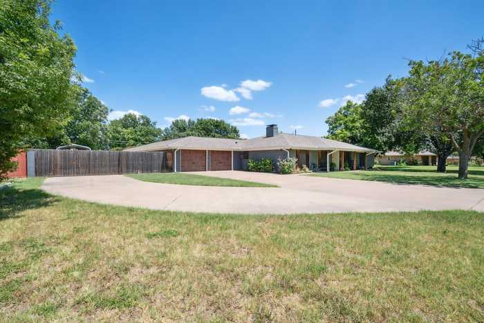 photo 2: 185 Brittain Circle, Stephenville TX 76401