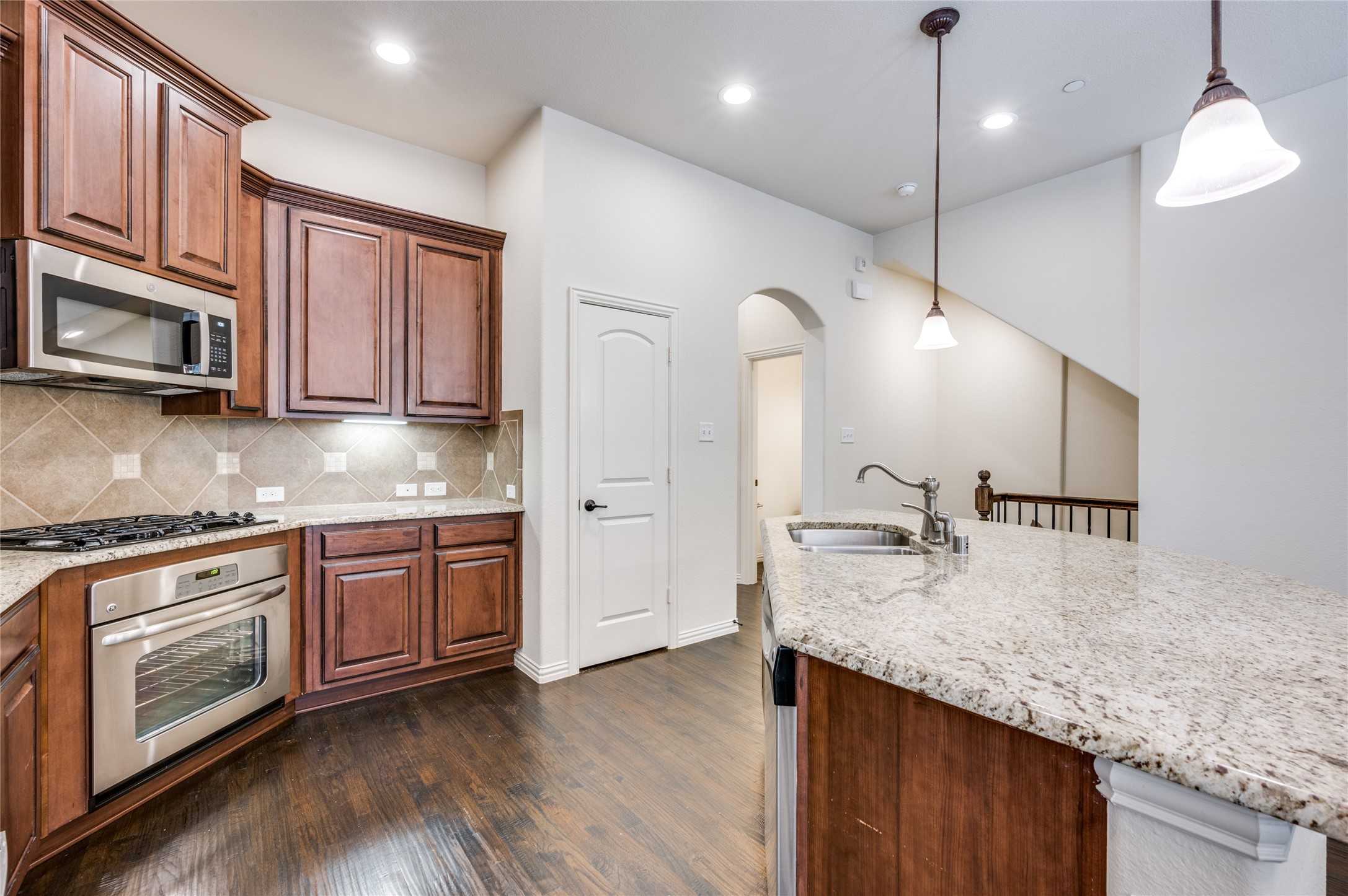 photo 3: 6460 Love Drive, Irving TX 75039