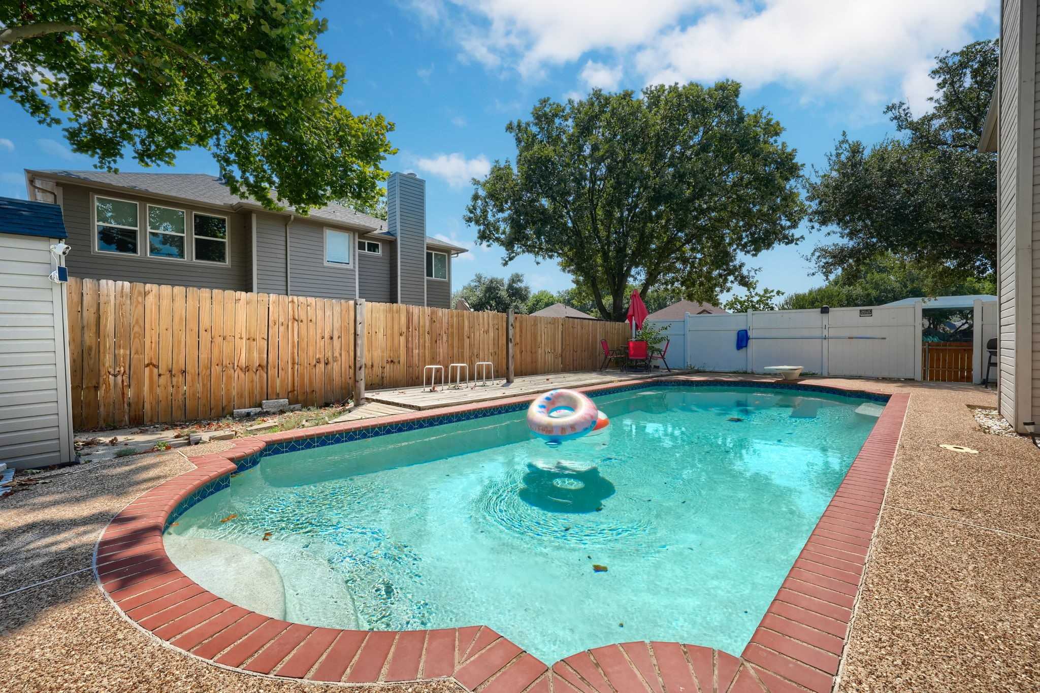 photo 3: 344 Ashley Oak Lane, Lake Dallas TX 75065