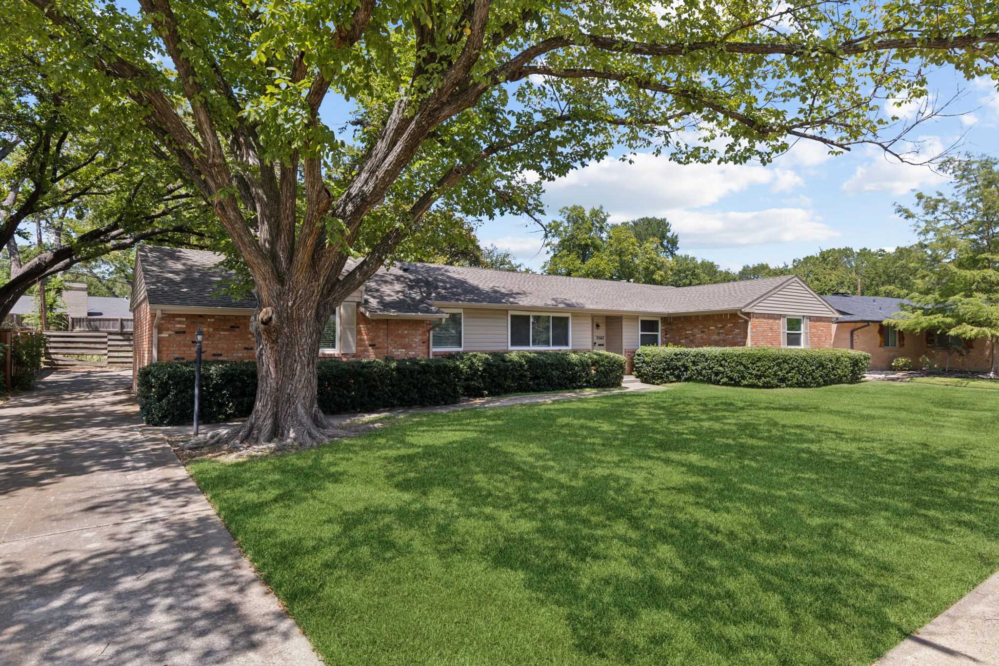 photo 3: 3567 Flaxley Drive, Dallas TX 75229