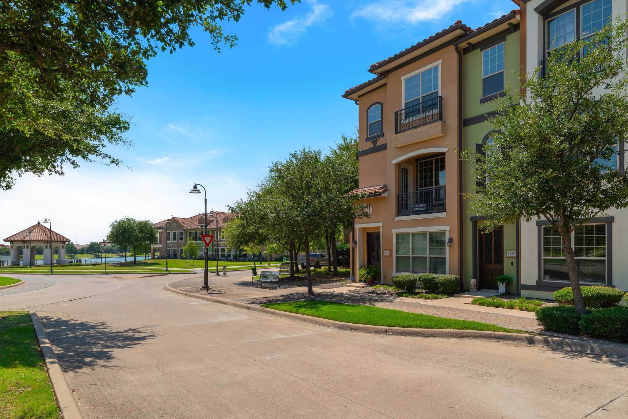 photo 3: 1535 Camino Lago Unit 33, Irving TX 75039