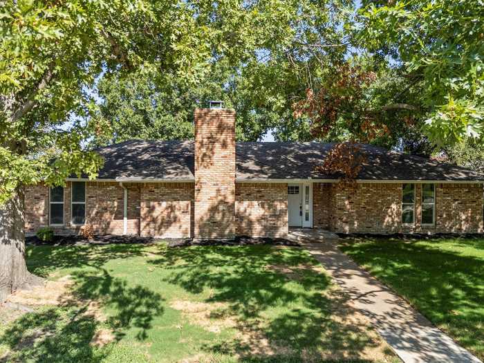 photo 2: 1902 Yorkstown Drive, Ennis TX 75119