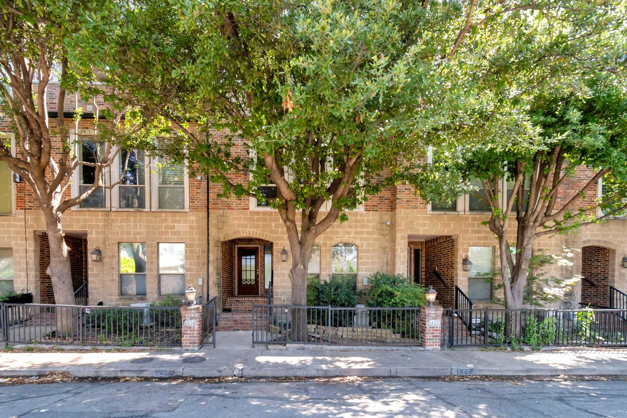 photo 2: 1426 Pecos Street, Dallas TX 75204