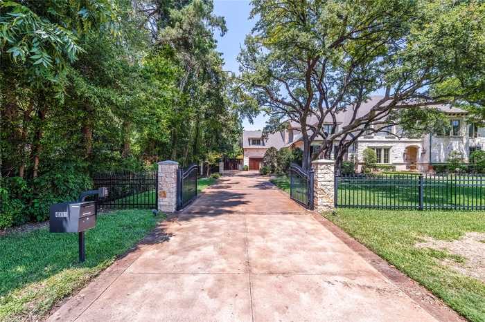 photo 2: 4311 Brookview Drive, Dallas TX 75220