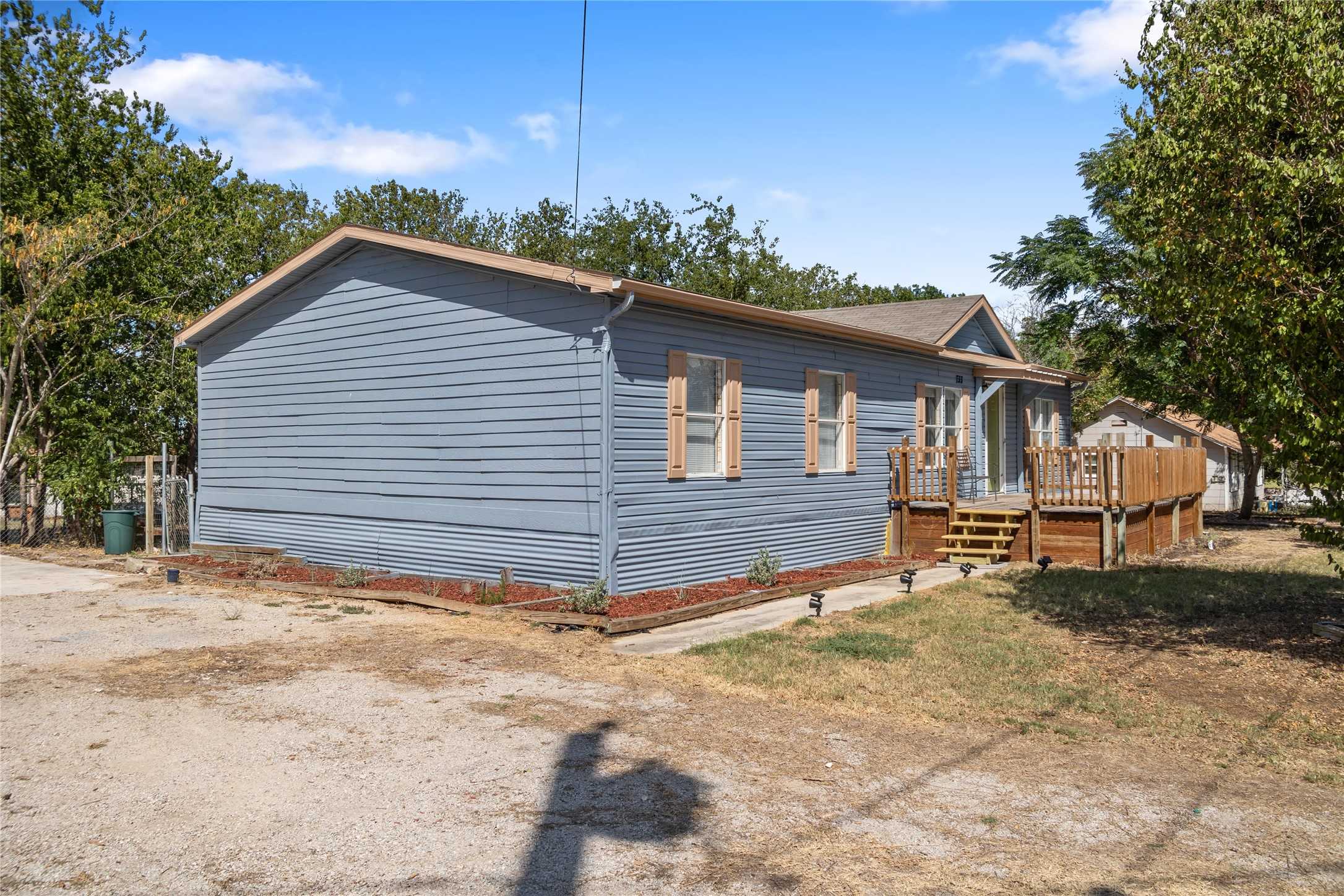 photo 2: 733 E Ham Avenue, De Leon TX 76444