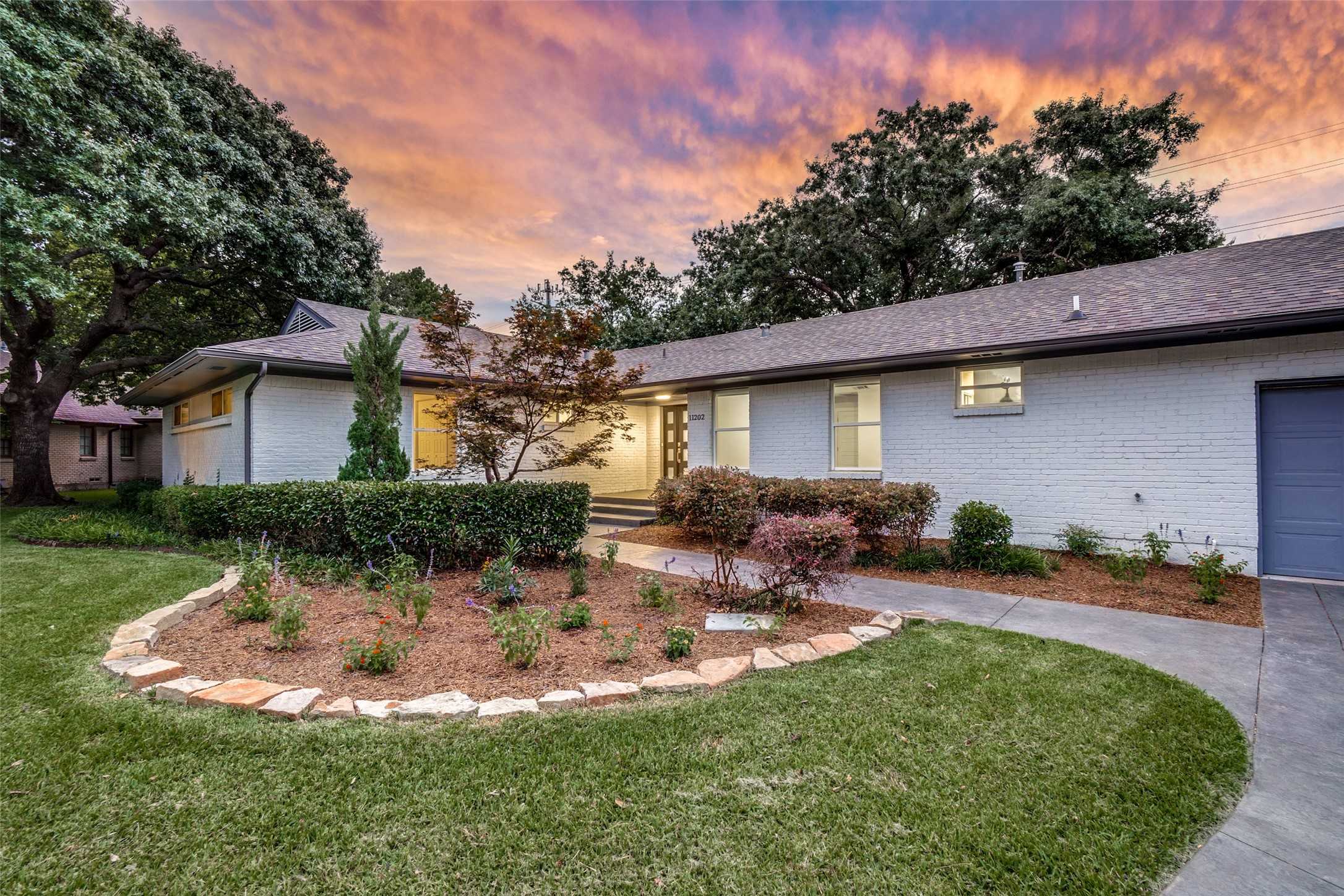 photo 2: 11202 Northland Circle, Dallas TX 75230