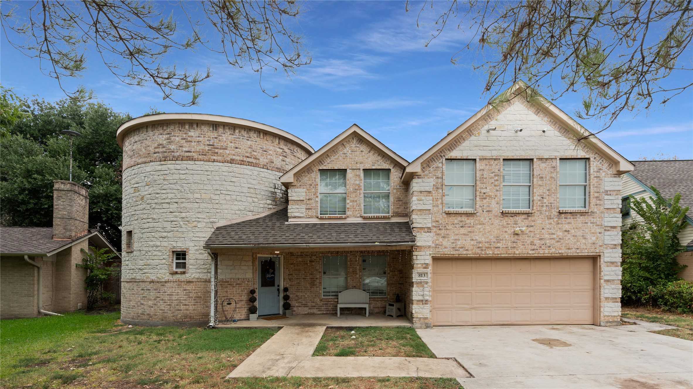 photo 1: 813 Beacon Hill Drive, Irving TX 75061