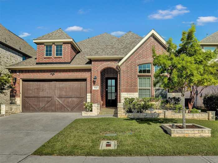 photo 1: 7715 La Haye Drive, Irving TX 75063