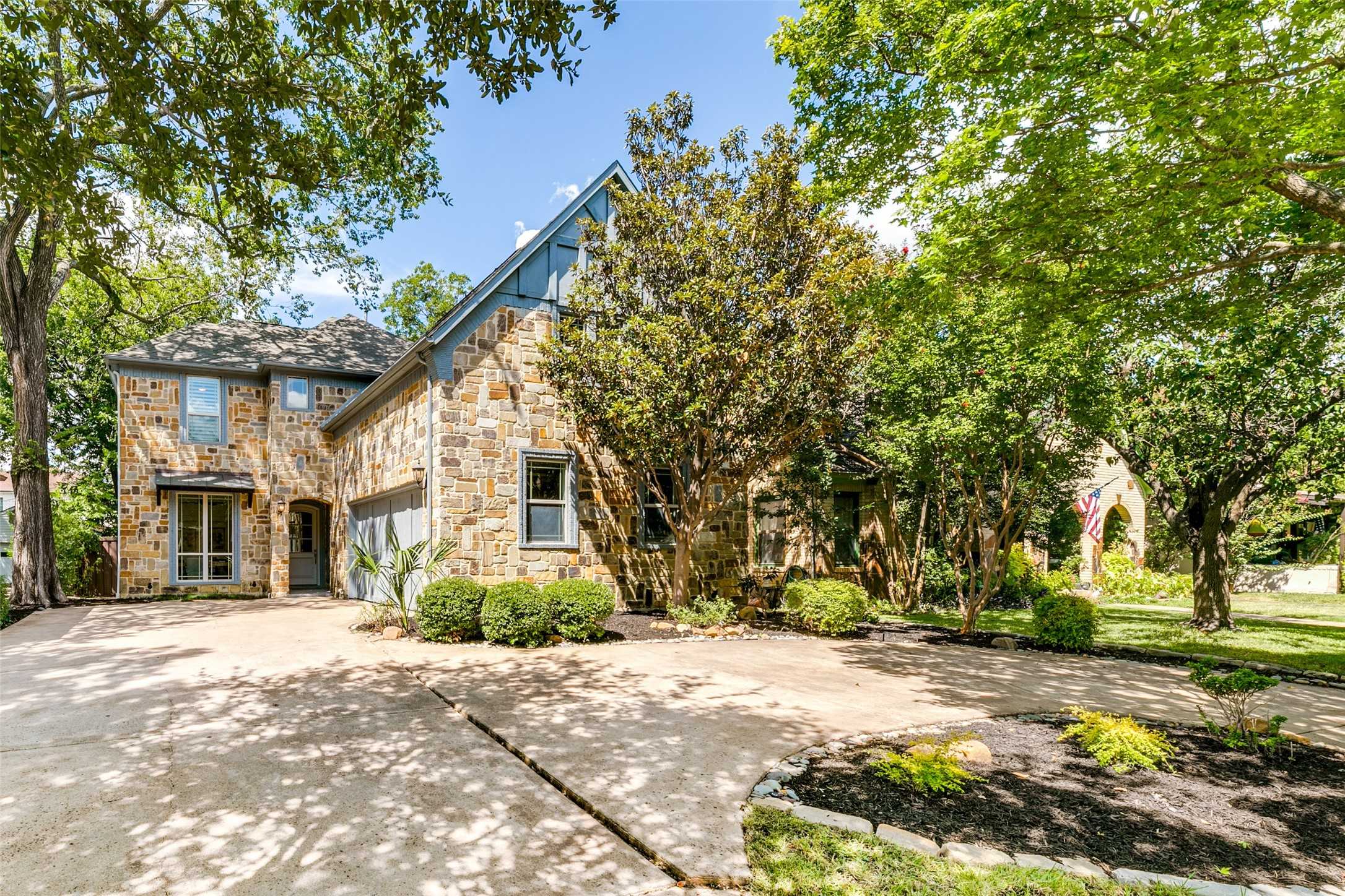 photo 1: 6345 Lakeshore Drive, Dallas TX 75214