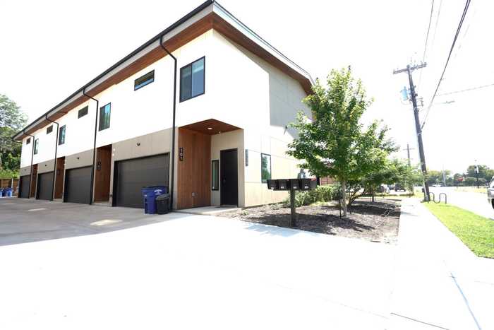 photo 1: 2120 Lovedale Avenue Unit 101, Dallas TX 75235