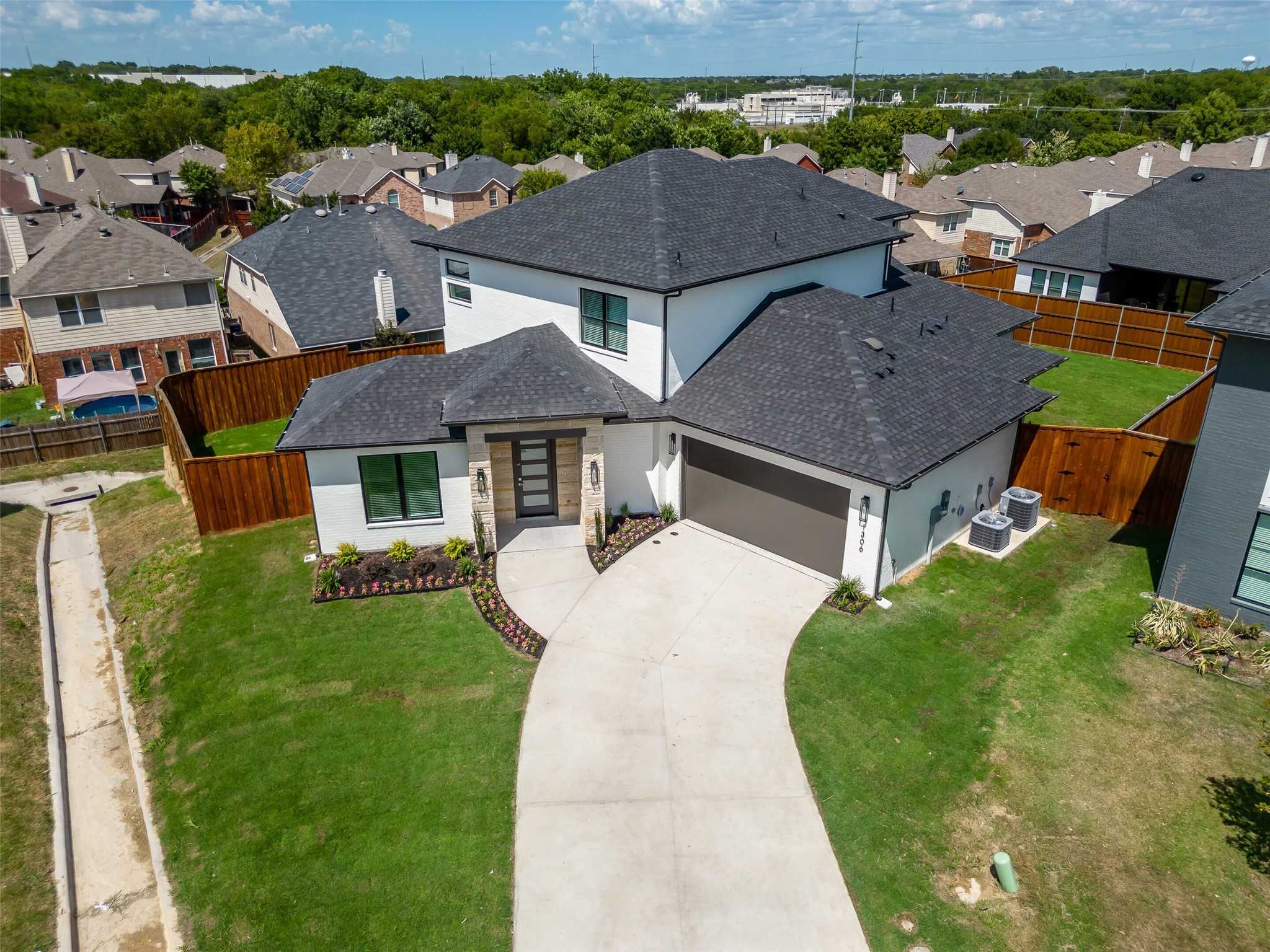 photo 3: 1306 Genoa Circle, Garland TX 75040