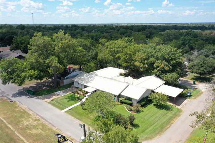 photo 2: 403 N Hall Street, Fairfield TX 75840