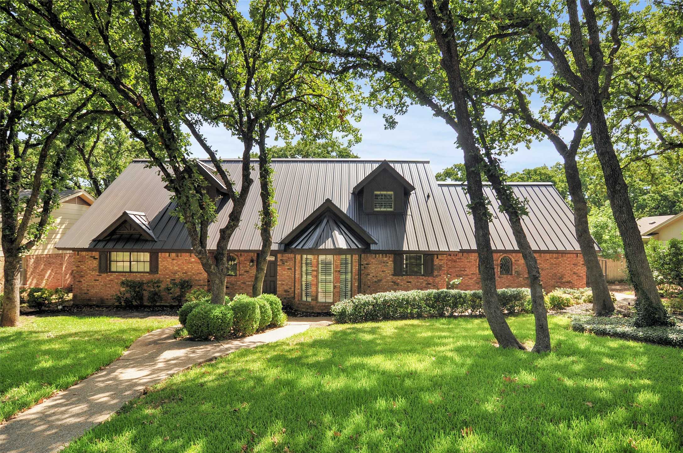 photo 1: 2111 Coolidge Drive, Arlington TX 76011