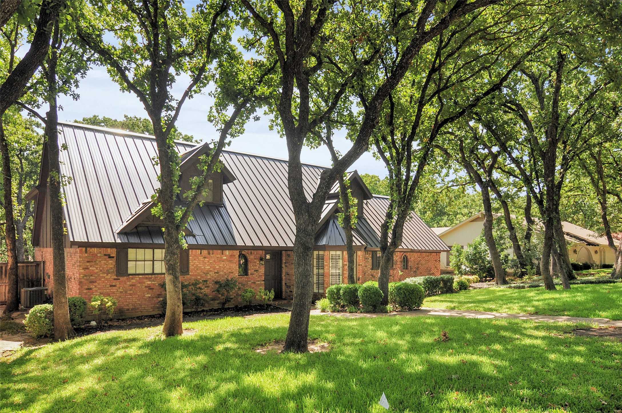 photo 2: 2111 Coolidge Drive, Arlington TX 76011